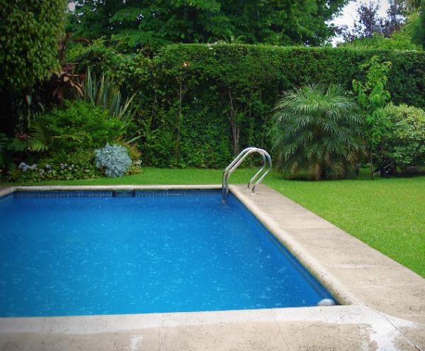 How to maintain a swimming pool