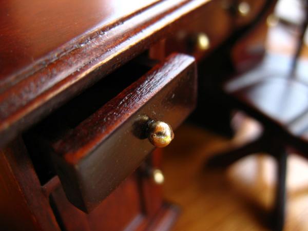 How to wax an antique furniture