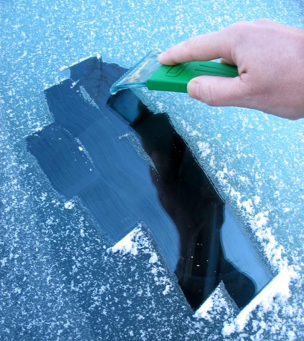 How to remove ice from the windshield