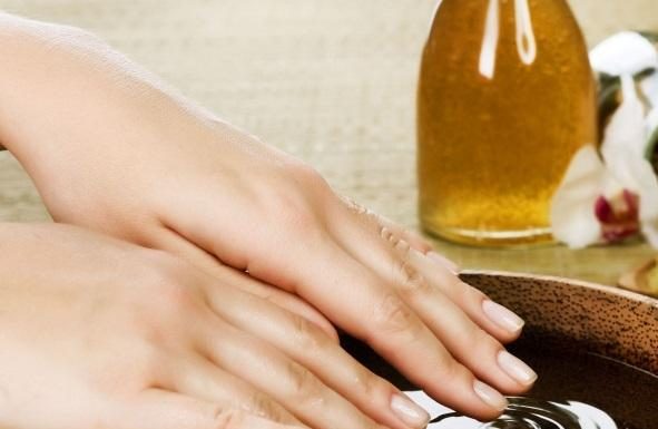 The Best Oils to Strengthen Your Nails