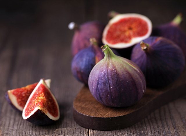 How To Eat Figs: A Guide From An Etiquette Expert - The Cop Cart