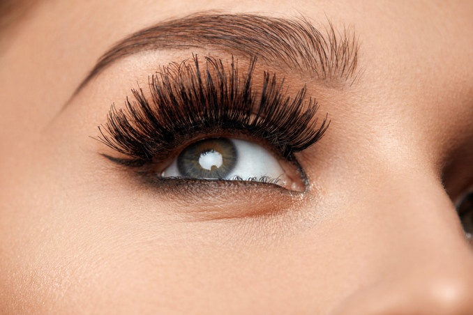 5 Tips To Make Your Lashes Thicker