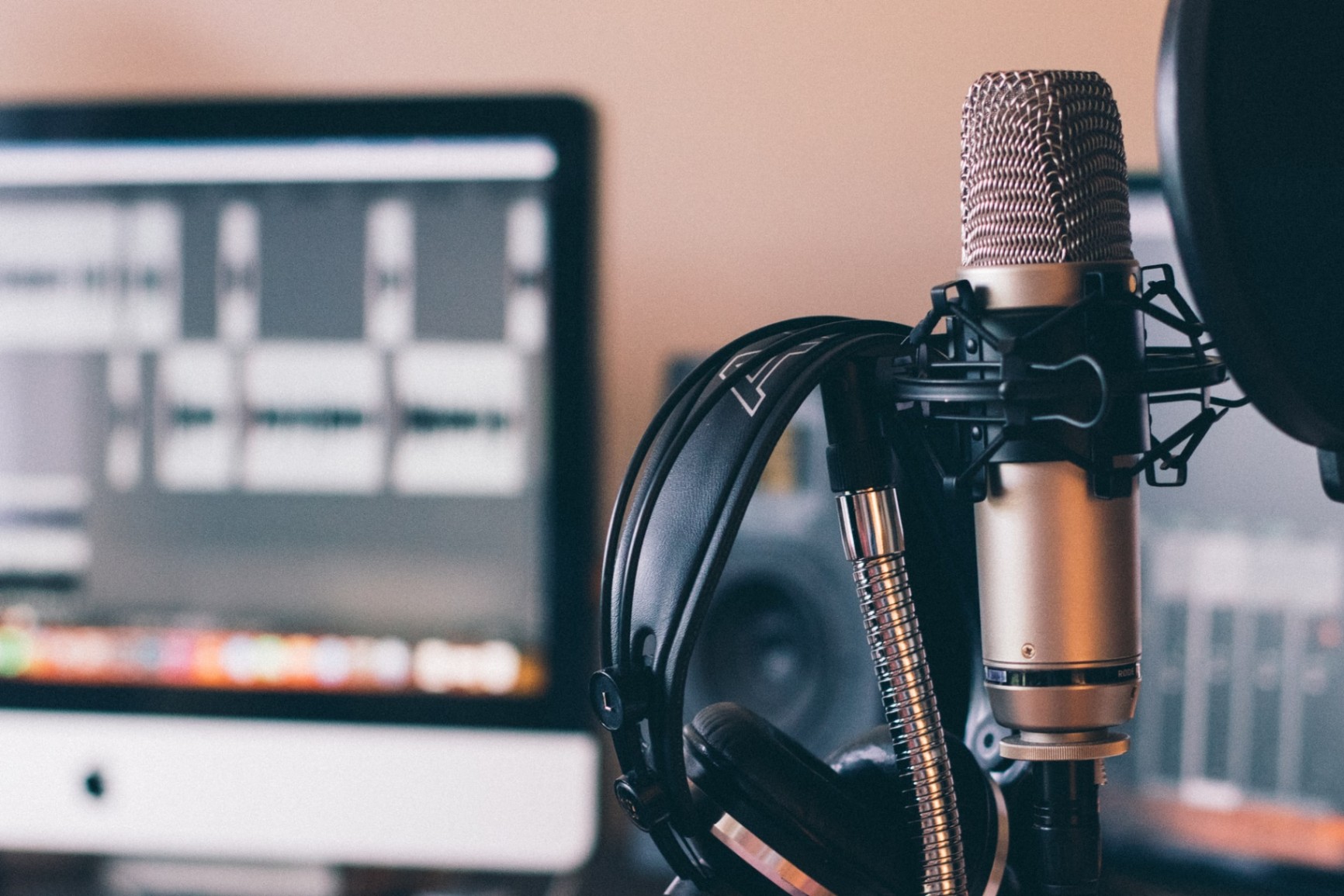 Learn How to Record Podcasts Using these Apps