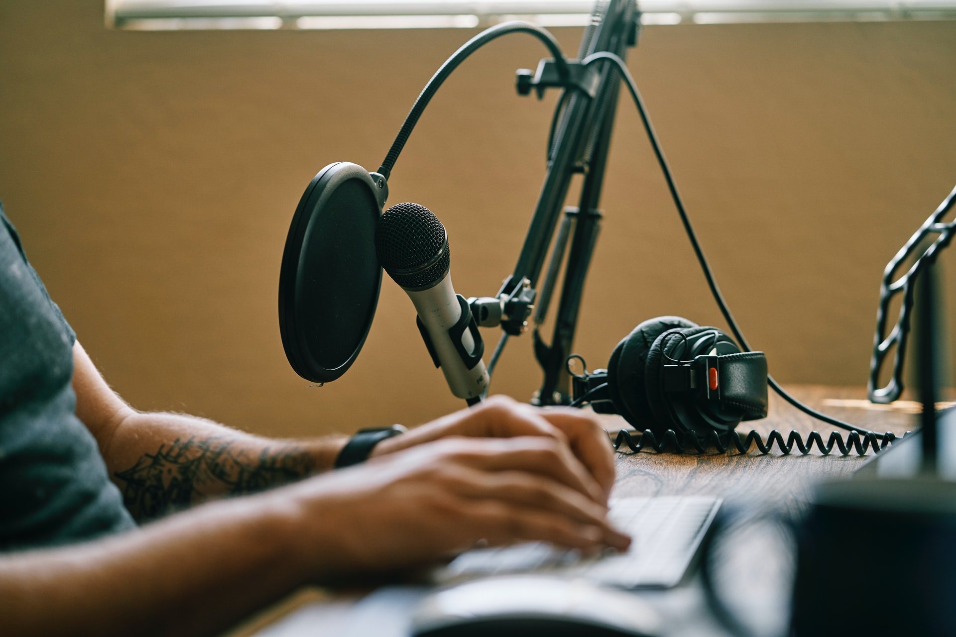 Learn How to Record Podcasts Using these Apps